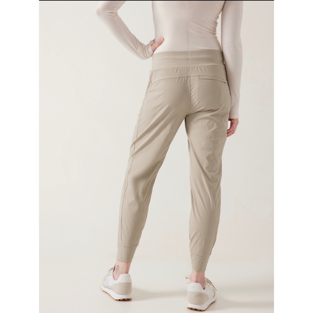 Athleta Trekkie North Jogger Tan Khaki Hiking Pants 405726 Women Size 4 - Picture 2 of 8